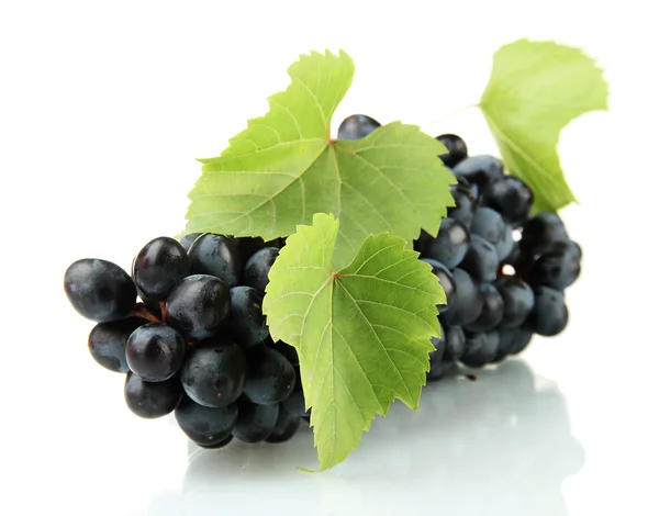 Uvas dulces maduras aisladas en blanco —  Fotos de Stock