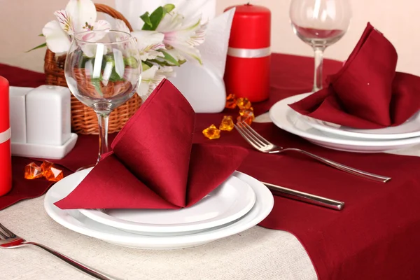Elegante mesa en el restaurante —  Fotos de Stock