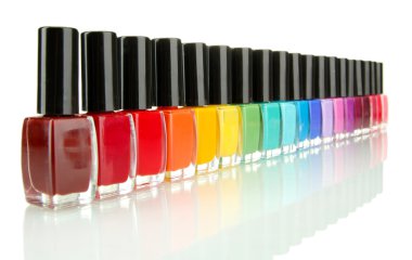 Beyaz üzerine izole edilmiş parlak oje grupları