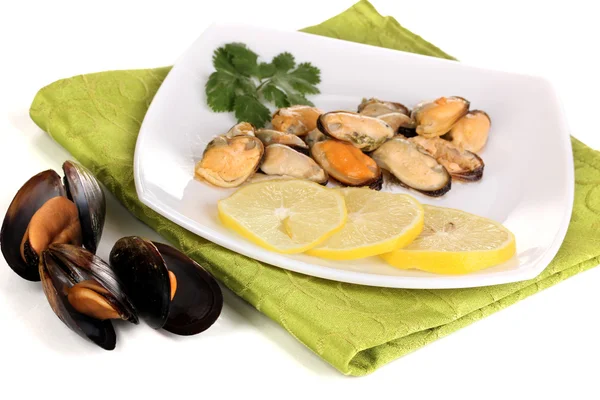 Snack of mussels and lemon on plate isolated on white — Stock Photo, Image