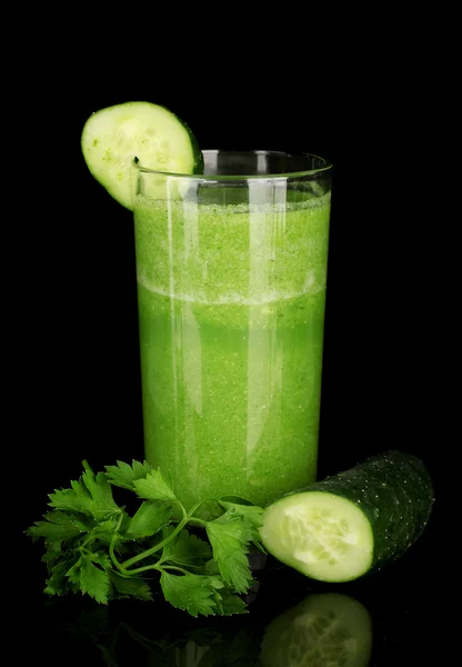 Green vegetable juice isolated on black — Stock Photo, Image