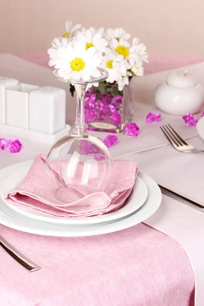 Elegant table setting in restaurant — Stock Photo, Image