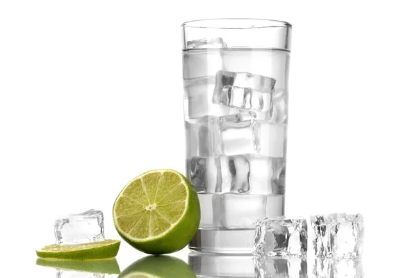 Ice cubes in glass with lime isolated on white — Stock Photo, Image