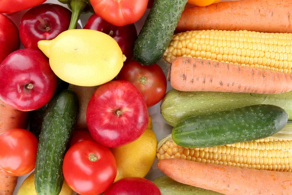 Sortimento de legumes frescos e frutas como pano de fundo — Fotografia de Stock