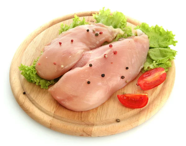 Сире куряче м'ясо на обробній дошці, ізольоване на білому — стокове фото