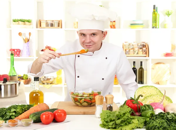 Chef cooking in kitchen — Stock Photo, Image