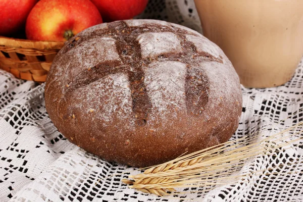 Pão de centeio na composição de outono fundo close-up — Fotografia de Stock