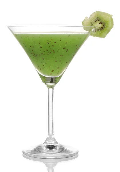 Groene groentesap in coctail glas geïsoleerd op wit — Stockfoto