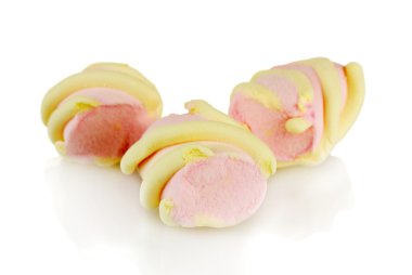 Marshmallow üzerine beyaz izole