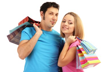 Genç çift alışveriş ve birçok alışveriş torbaları üzerinde beyaz izole holding