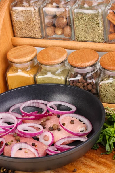 A pieces of pork with onions fried in pan with herbs and spices on board close-up — Stock Photo, Image