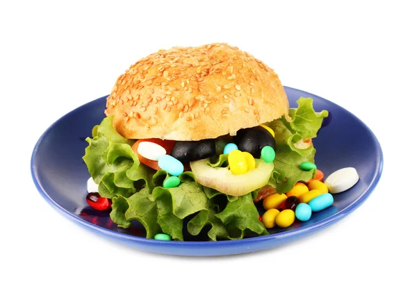 Koncepcyjnego obrazu dla opieki żywieniowej: różne witaminy i suplementy diety w kok. Na białym tle — Zdjęcie stockowe