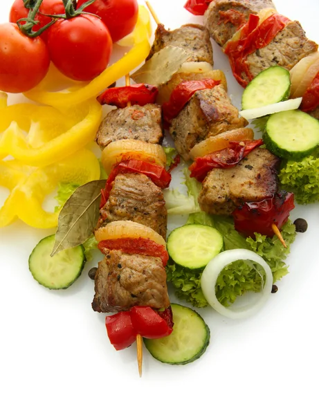 Ízletes sült hús és zöldség, elszigetelt fehér — Stock Fotó