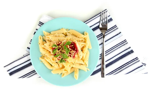 Plato de pasta Rigatoni con salsa de tomate aislada sobre blanco — Foto de Stock