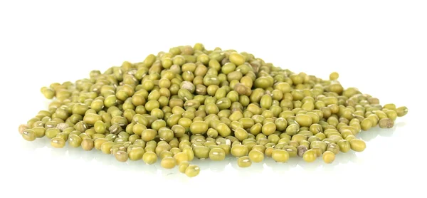 Frijoles mungo aislados en blanco — Foto de Stock