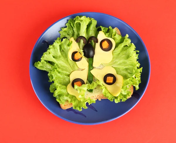 Comida divertida para crianças em fundo de cor — Fotografia de Stock