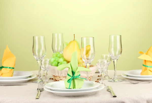 Table setting in green and yellow tones on color background — Stock Photo, Image