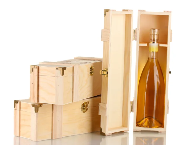 Botella de vino en caja de madera, aislada en blanco — Foto de Stock