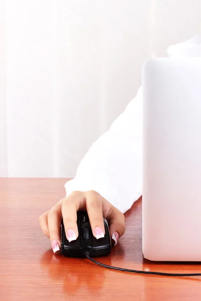 Woman's hands pushing keys of pc mouse, close-up — Stock Photo, Image