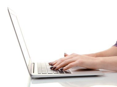 eller üzerinde beyaz izole laptot, yazma