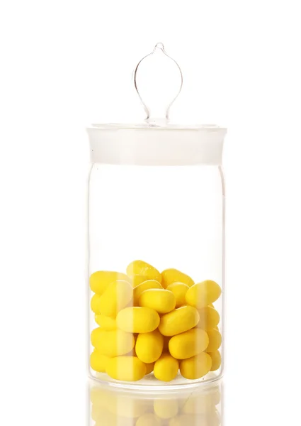 Genomskinlig flaska med piller isolerad på vit — Stockfoto
