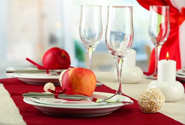 Vakkert feriebord dekket med epler. – stockfoto