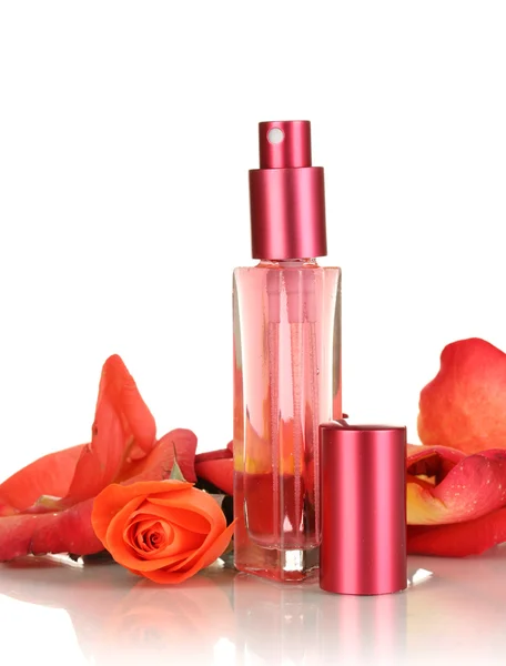 Perfume feminino em garrafa bonita com rosa isolada em branco — Fotografia de Stock
