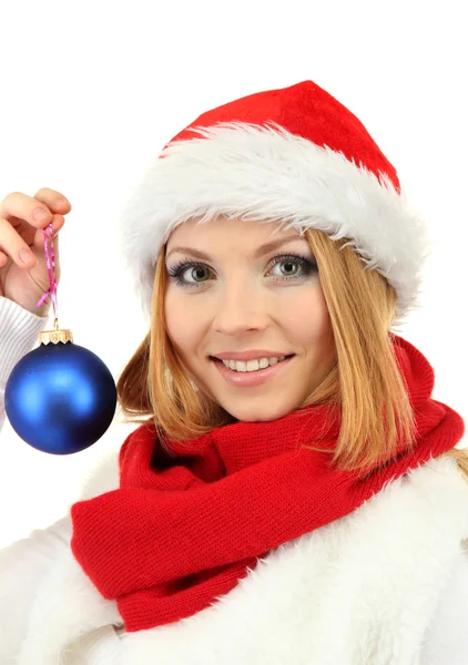 Attraktive junge Frau hält Weihnachtskugel isoliert auf weiß — Stockfoto