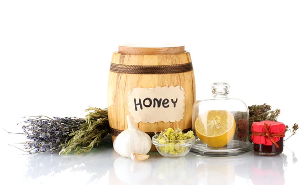 Honung och andra naturliga medicin för vintern rökkanalen, isolerad på vit — Stockfoto