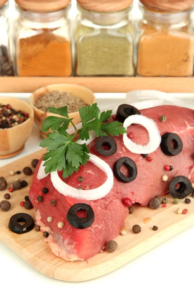 Raw beef meat with spices closeup — Stock Photo, Image
