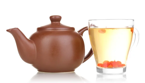 Té con viburno rojo aislado en blanco —  Fotos de Stock