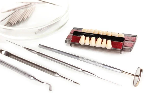 Denture with dental tools isolated on white — Stock fotografie