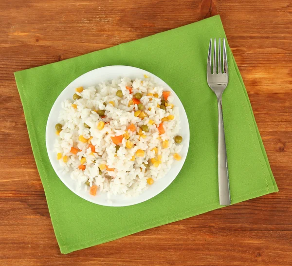 Risotto on color plate on wooden background — Stock Photo, Image