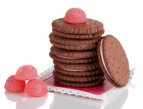 Choklad cookies med krämig skikt isolerad på vit — Stockfoto