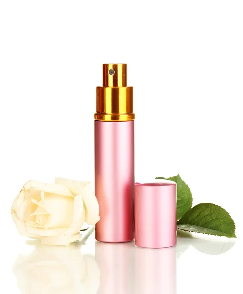 Perfume de mujer en hermosa botella con rosa aislada en blanco — Foto de Stock