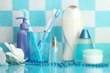 Banyo Aksesuar banyo mavi taş duvar arka rafta