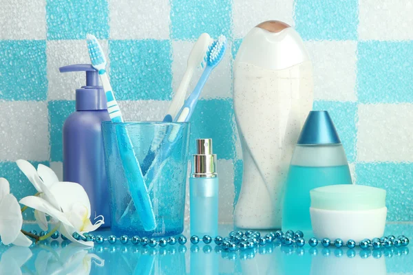 Banyo Aksesuar banyo mavi taş duvar arka rafta