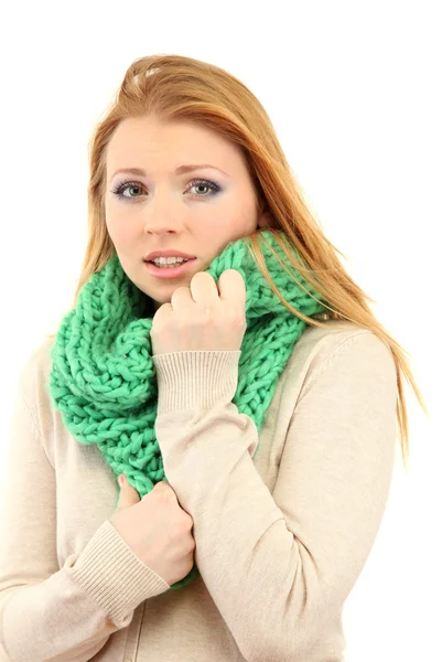 genç güzel kadın üzerinde soğuk Rüzgar, üzerinde beyaz izole kış giyim