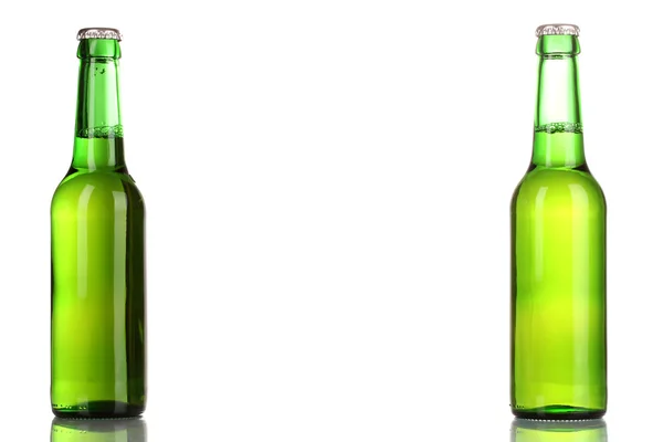 Dos botellas de cerveza aisladas en blanco — Foto de Stock