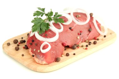 Çiğ et beyazı izole edilmiş.