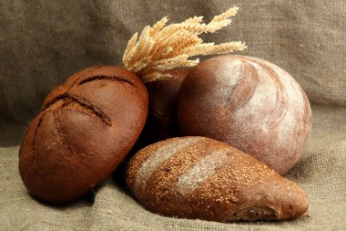 kulaklı, çuval bezi zemin üzerine lezzetli çavdar ekmek