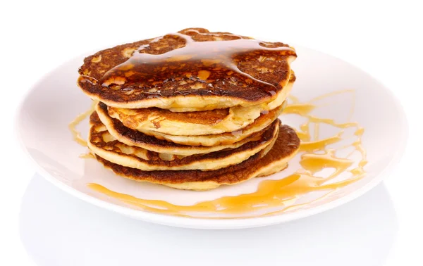 Délicieuses crêpes sucrées isolées sur blanc — Photo