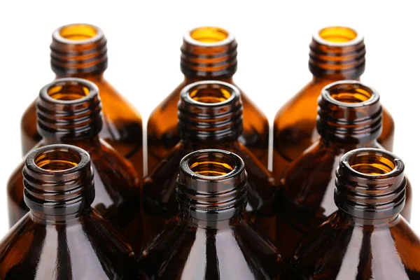 Медичні пляшки в ряд ізольовані на білому — стокове фото