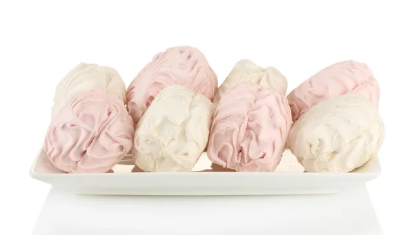 Marshmallows su piastra isolata su bianco — Foto Stock