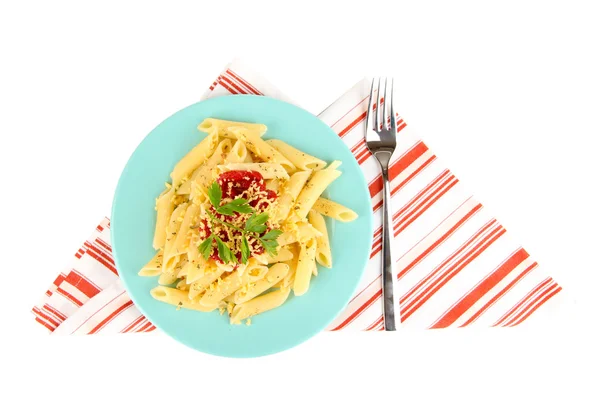 Plato de pasta Rigatoni con salsa de tomate aislada sobre blanco — Foto de Stock