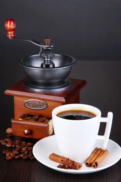 Cup of coffee with coffee mill on wooden table — Stock Photo, Image