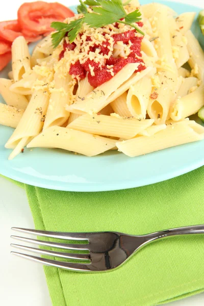 Domates soslu makarna yemek rigatoni yakın çekim — Stok fotoğraf