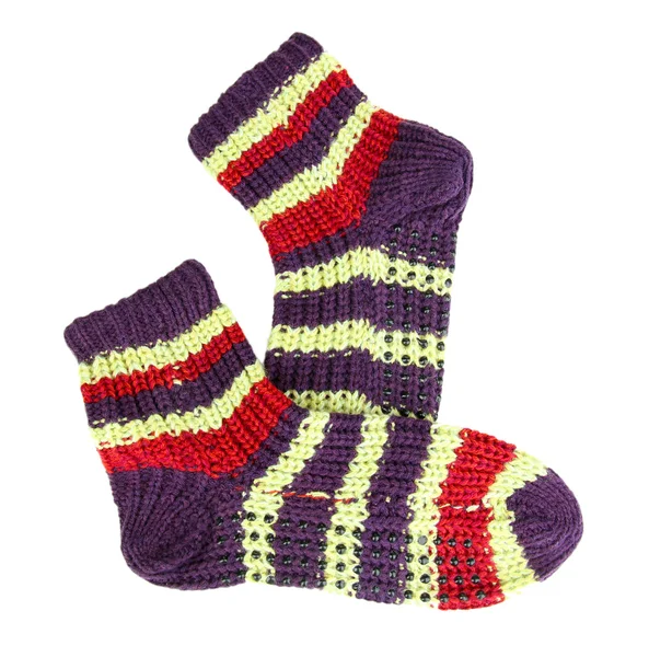 Paar gestrickte gestreifte Socken isoliert auf weiß — Stockfoto