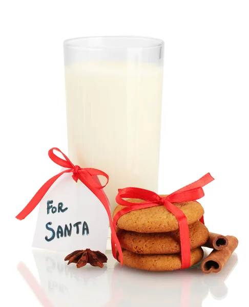 Galletas de jengibre y leche en vaso aisladas en blanco — Foto de Stock