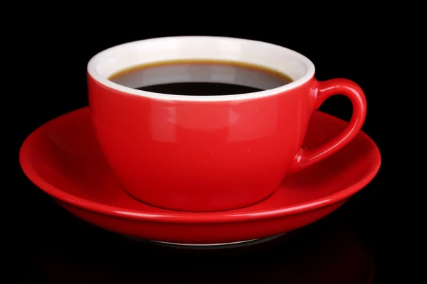 Ένα κόκκινο φλιτζάνι καφέ ισχυρή απομονώνονται σε μαύρο — Φωτογραφία Αρχείου